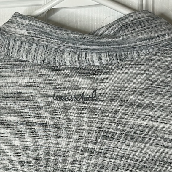 Travis Mathew Mens Golf Polo Shirt Size Medium Gray Performance Quick Dry Active - Picture 5 of 6